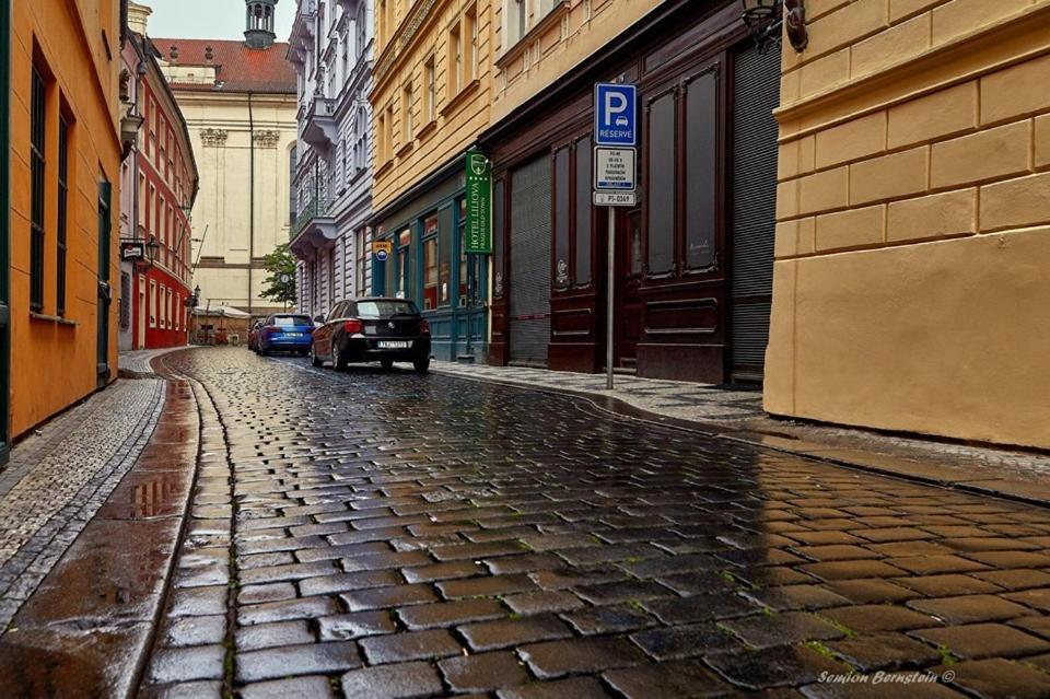 Apart Near The Charles Bridge Prag Exteriör bild